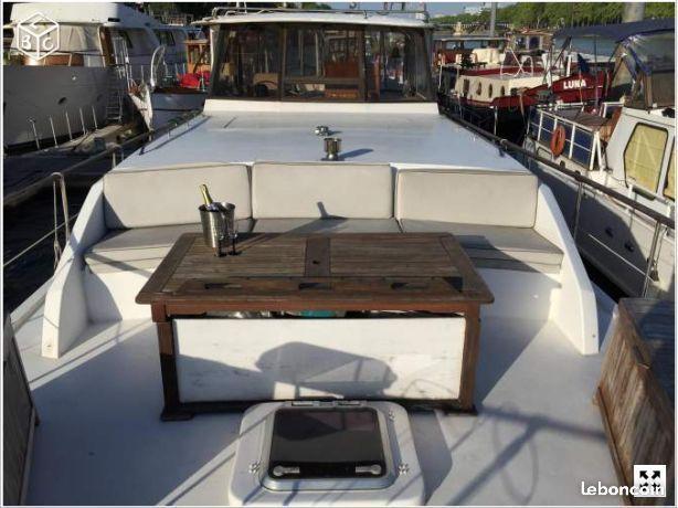 Bateau meublé 3 pièces de 40 m2 avec terrasse