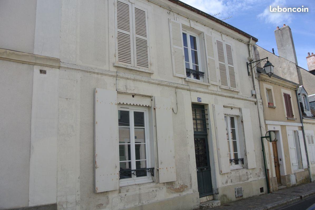 MAISON de ville F3 quartier historique