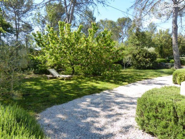 Belle bastide de charme dans un écrin de verdure