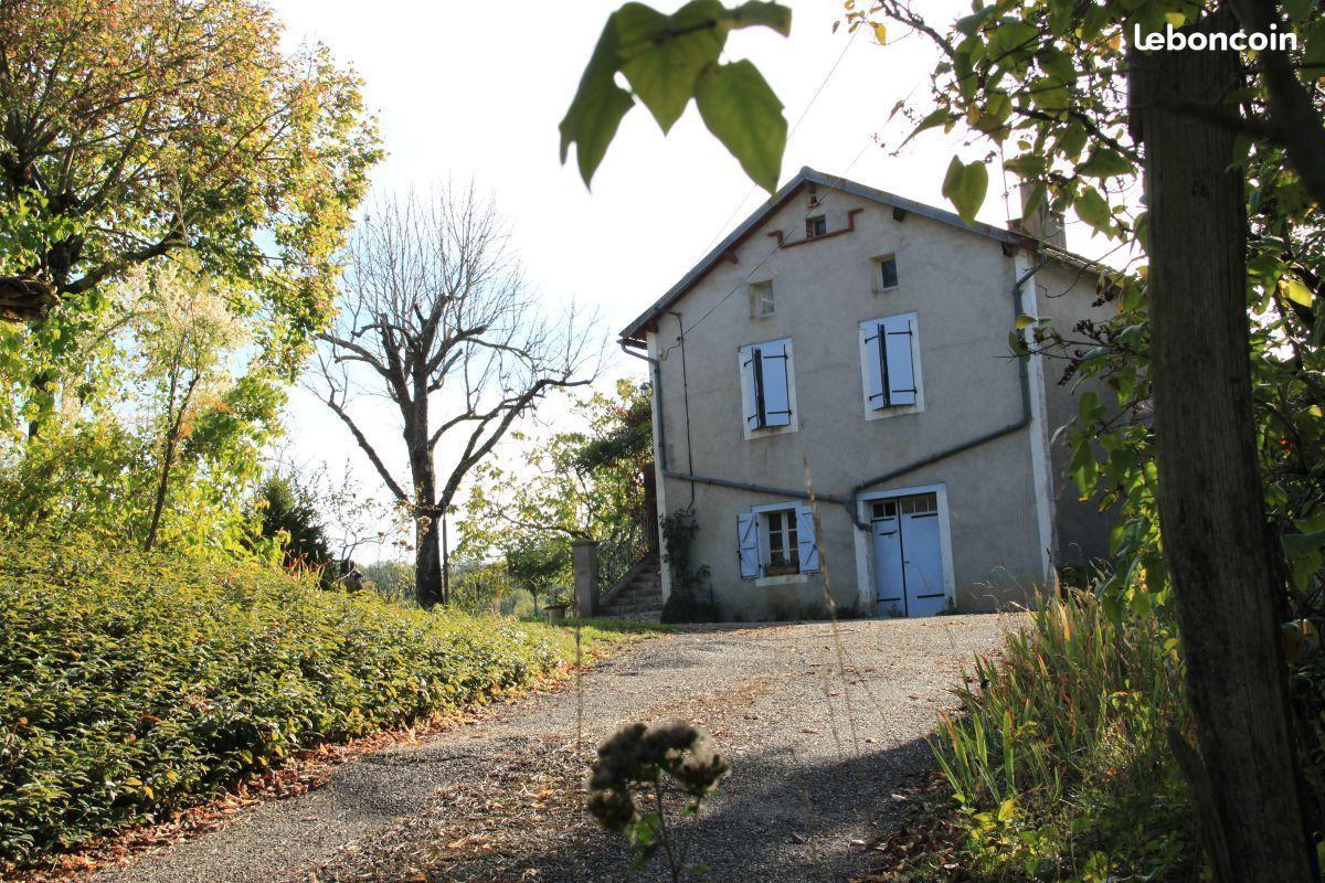 Maison sur 3 ha environ, à 4 km de Cahors