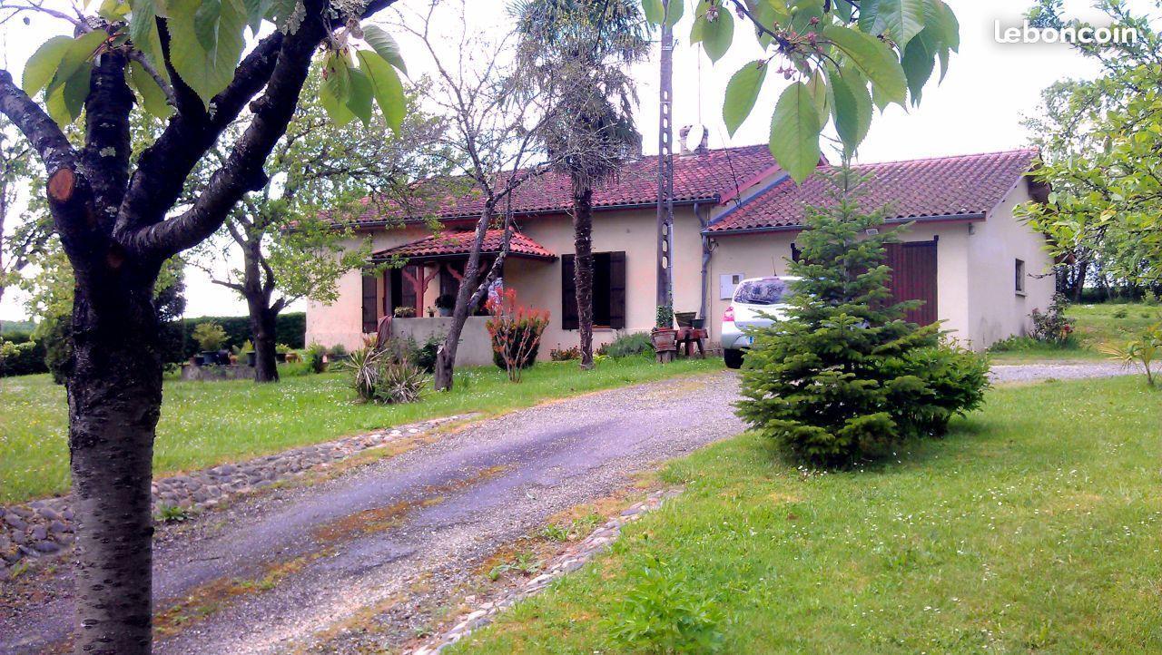 Maison indépendante sur 9310 m2 de terrain clos