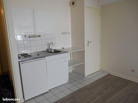 r d'Artois, loue à étudiant studio 25m² + PK