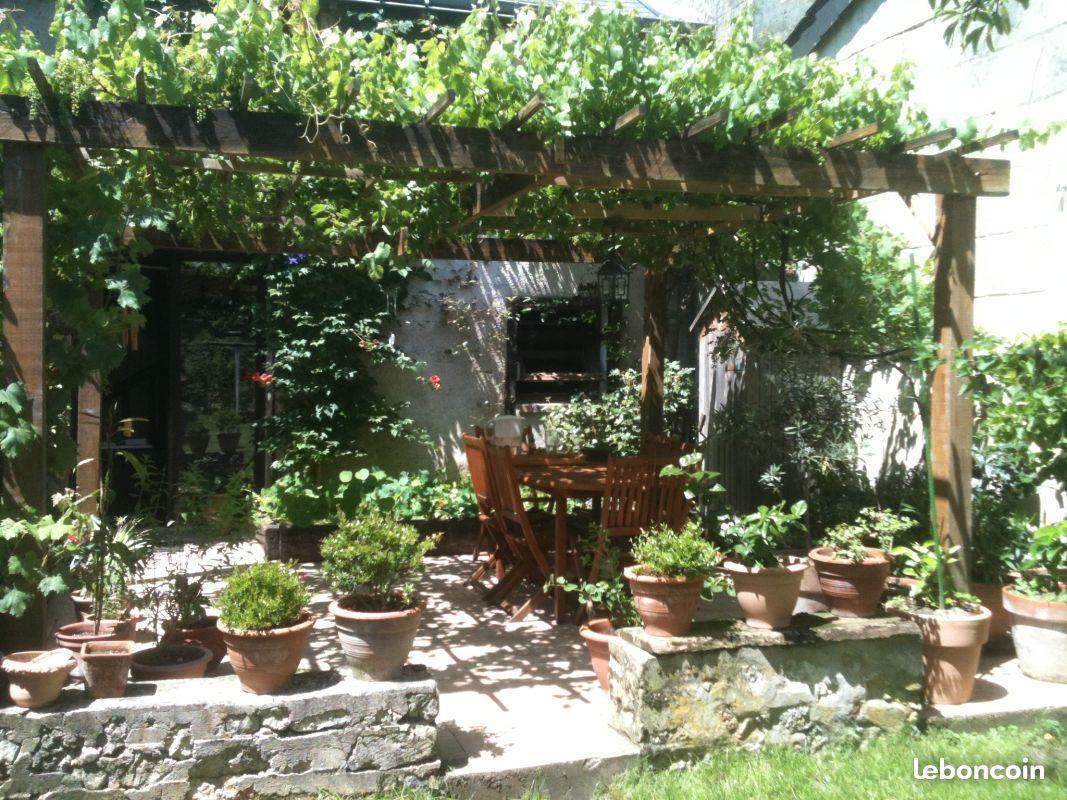 Maison de caractère 17ème avec jardin bio et caves