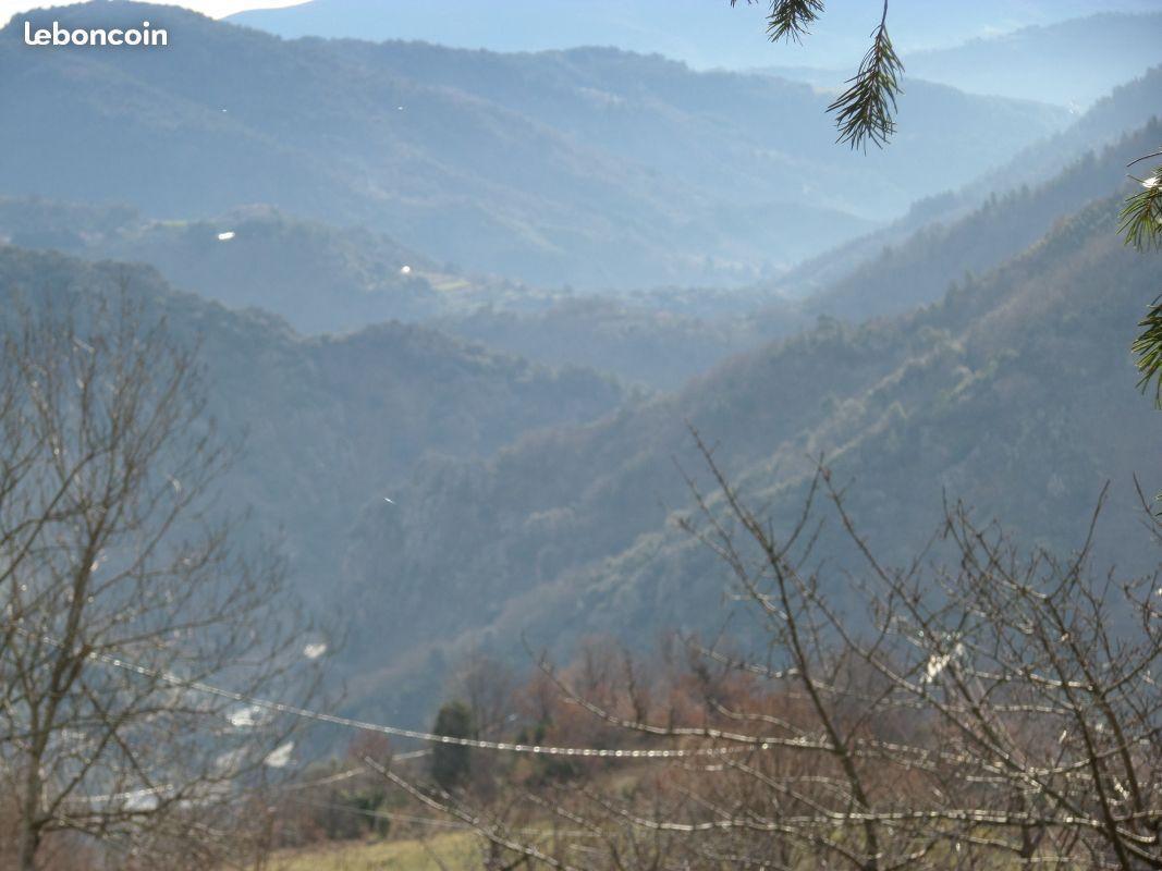 Terrain à bâtir / /1250m2 /avec CU