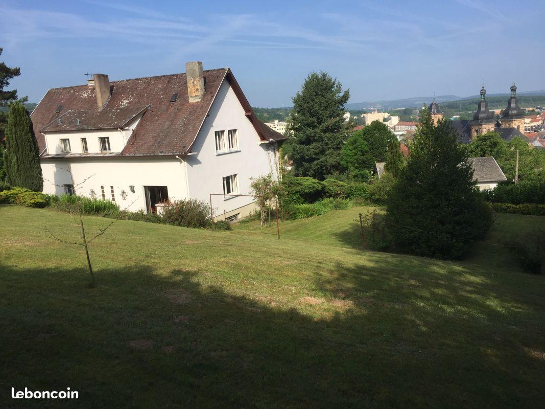 Maison de caractere idealement situee et au calme