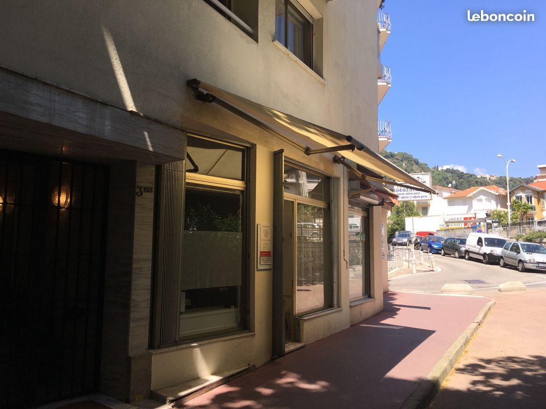 Local commercial 20M2 * 450 + charges
