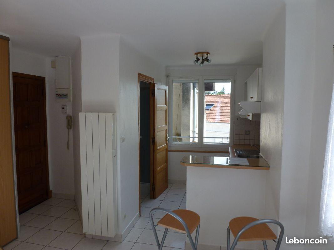 Studio meublé 20m² proche lycées