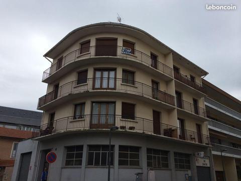 Loue, à CHAMBERY (Centre-Ville), F2 de 54 m²