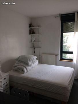 Chambre claire dans appartement