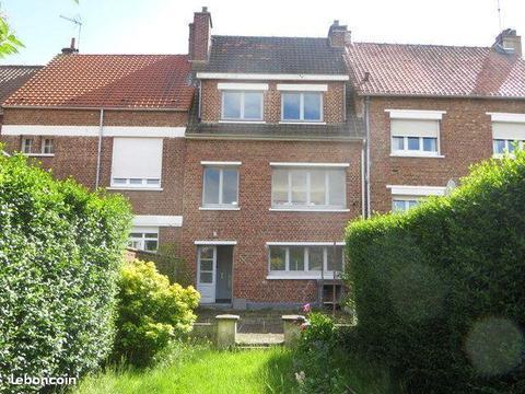 MAISON DE VILLE AVEC GARAGE ET JARDIN