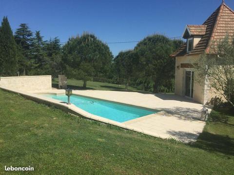 T2 dans Pigeonnier 5 mn de la Mairie avec piscine