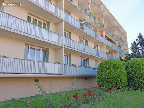 T3 avec balcons et parking Parc de Parilly