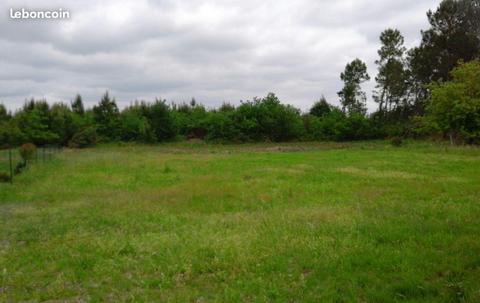 Terrain à bâtir borné, viabilisé et plat