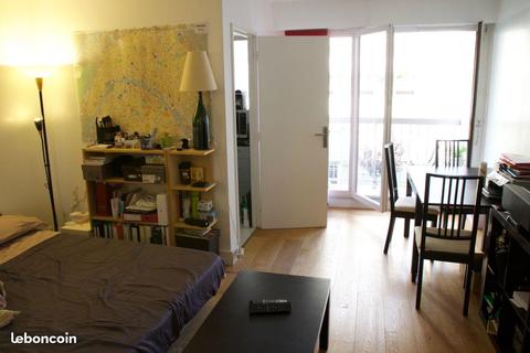 Studio meublé 28m2 rue st Maur avec balcon, calme