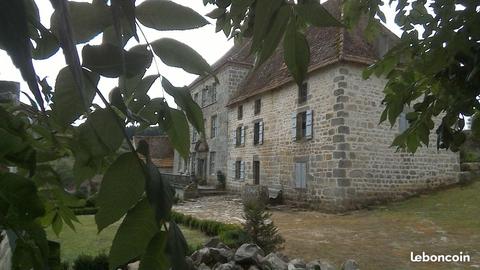A restaurer Château du XVe siècle proche