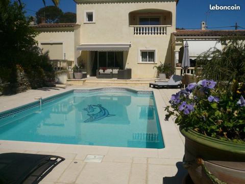 Belle villa contemporaine recente avec piscine