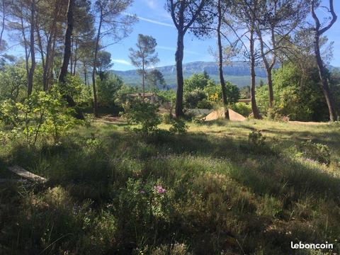 Terrain plat au calme proche Marseille