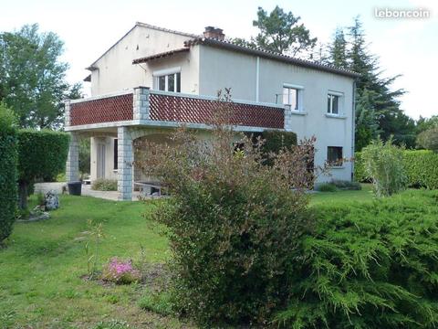 A 20 mn gare tgv cote . villa 2000 m² terrain