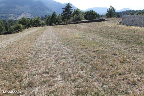 Terrain à bâtir dans commune rurale