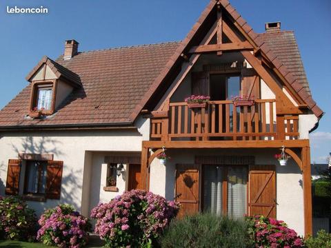 Pavillon avec balcon