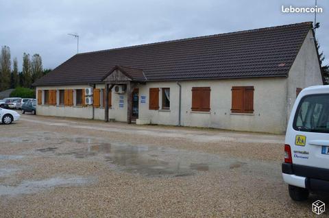 Bureaux, commerce, parkings proche Montargis