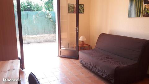 LOUE T1 MEUBLE 35 m² PARKING, TERRASSE, GRENIER