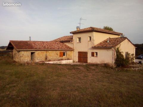 Maison rénovée mêlant style ancien et moderne