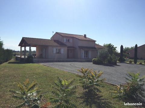 Villa meublée 165 m² - 7 pièces - piscine