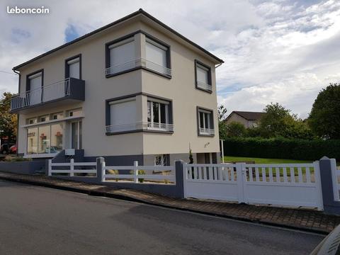 Maison de bourg non mitoyenne avec terrain