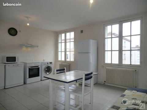 Appartement 46m² avec garage privé et cour commune