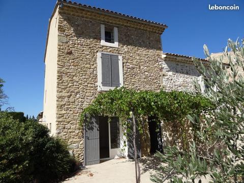 Maison de ville avec grande cour