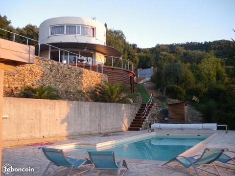 Villa contemporaine piscine au porte de Monaco