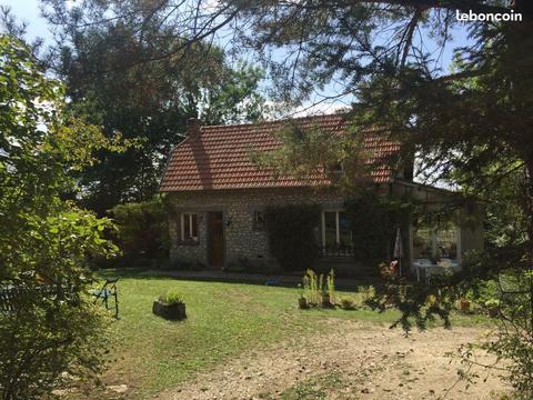 Maison en pierre avec vue