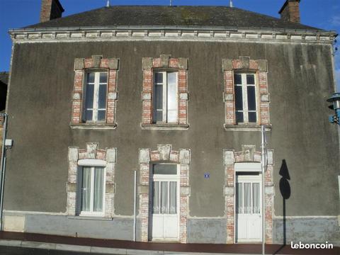 Maison de caractere 110 m2 a  44110