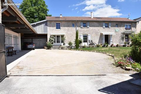 Belle maison avec 7 garages à