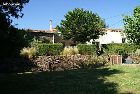 Maison en pierre au calme à 2 pas des commodités