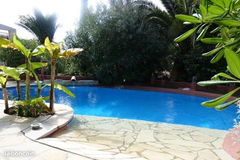 Villa de caractère beaux volumes avec piscine