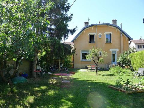 Appartement 78m2 dans une maison avec jardin