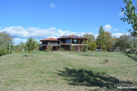Maison atypique en bois à la campagne 190 m²