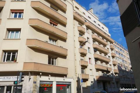 Rue Bossuet - 5ème étage  Appartement T2 61,22 m2