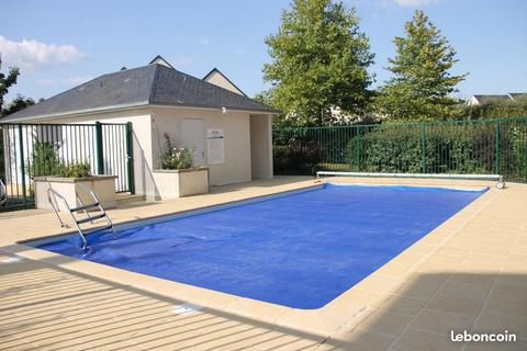 Grande terrasse avec superbe vue et piscine
