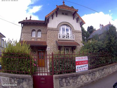 Superbe maison de ville située dans quartier prisé