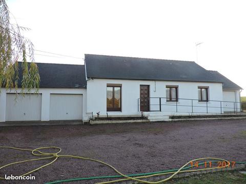 Maison d'habitation avec trois garages