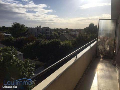 2 Pièces avec balcon/parking proche RER Champigny