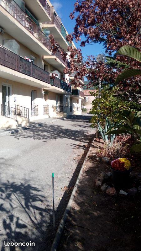 T2 50 m2 residence balcon parking 520