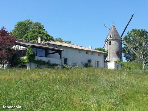 Maison charentaise et moulin à vent