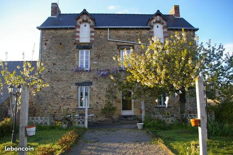 Maison en pierre à Carcraon