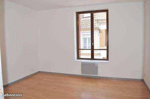 Appartement t3 plein centre charly sur marne 02310