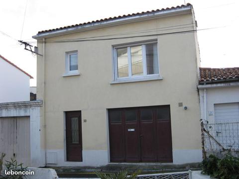 ROYAN - Maison de ville avec garage plein centre