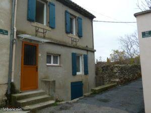 Maison en pierre avec jardin